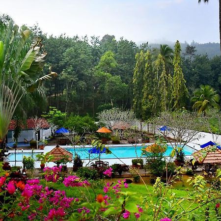 Ratnaloka Tour Inns Ratnapura Exterior photo