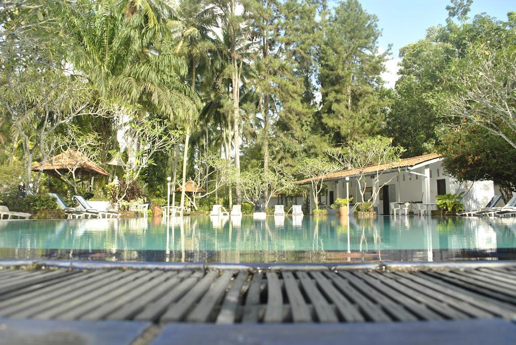 Ratnaloka Tour Inns Ratnapura Exterior photo