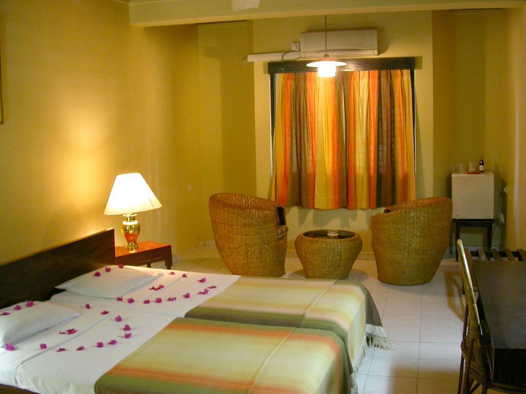Ratnaloka Tour Inns Ratnapura Room photo
