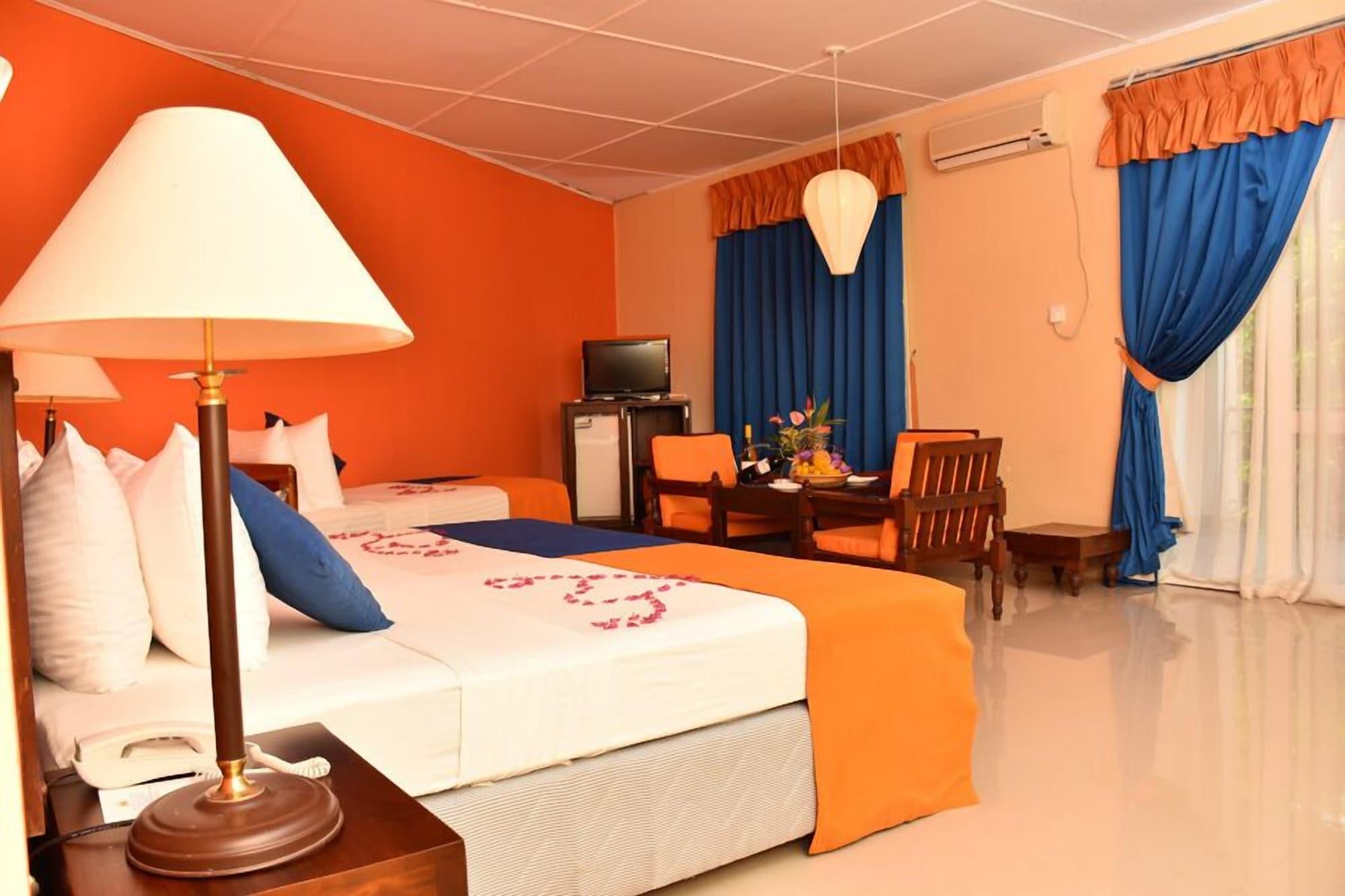Ratnaloka Tour Inns Ratnapura Exterior photo