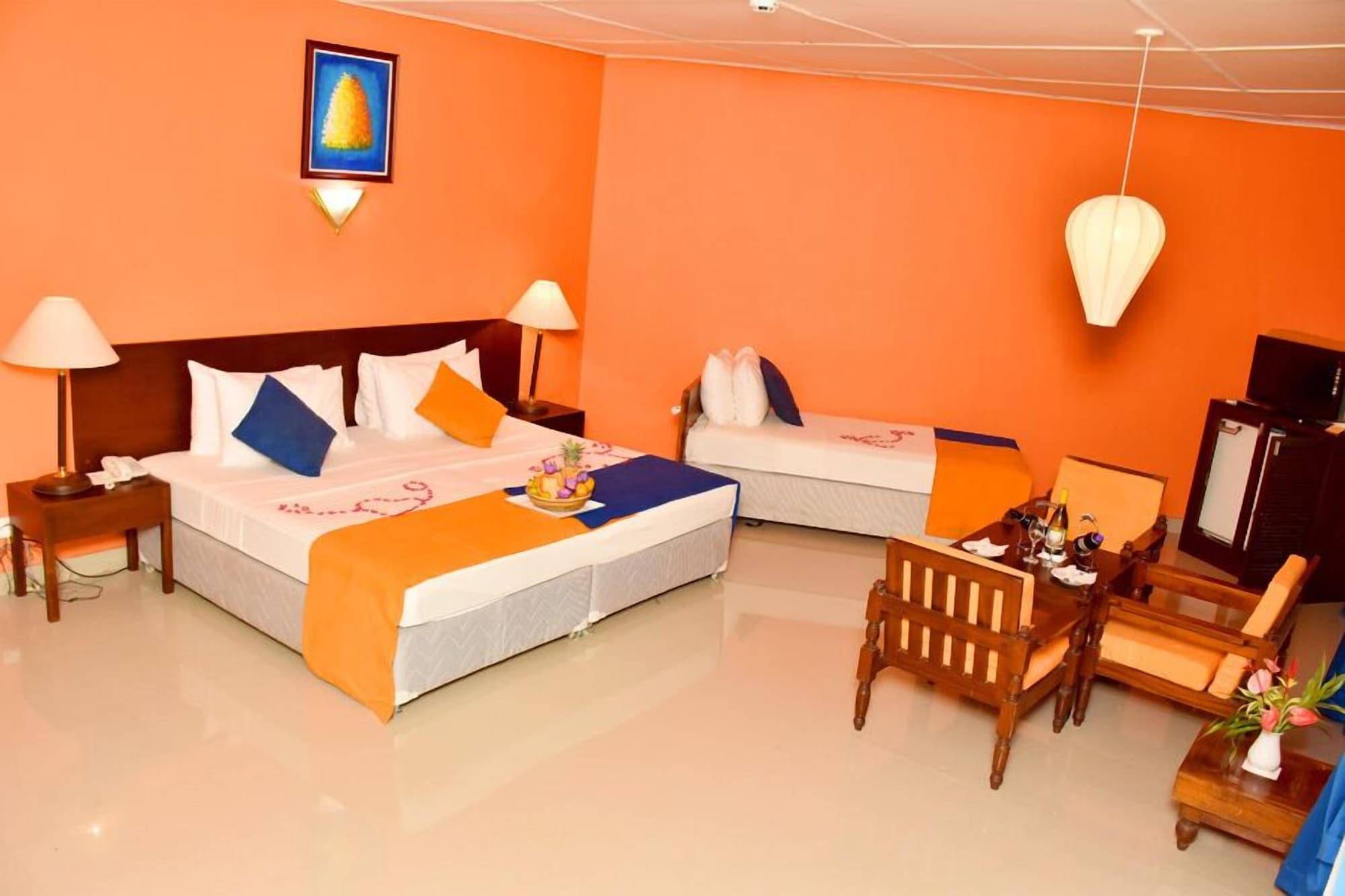 Ratnaloka Tour Inns Ratnapura Exterior photo