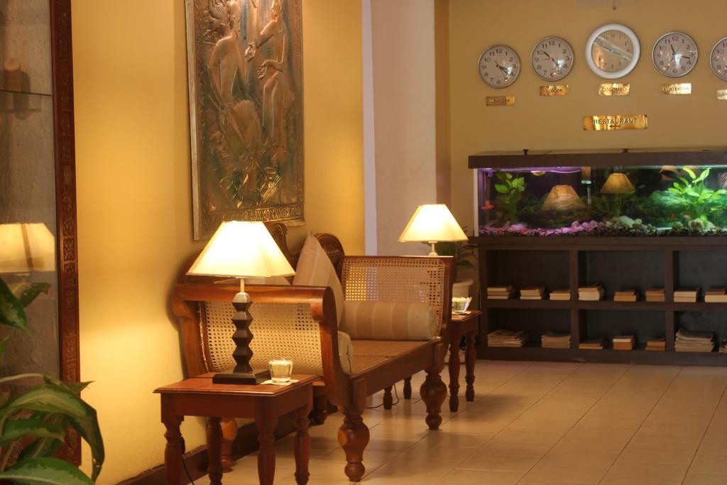 Ratnaloka Tour Inns Ratnapura Exterior photo