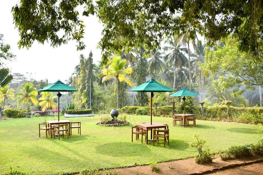 Ratnaloka Tour Inns Ratnapura Exterior photo