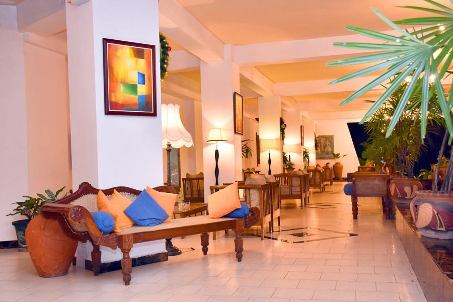 Ratnaloka Tour Inns Ratnapura Exterior photo