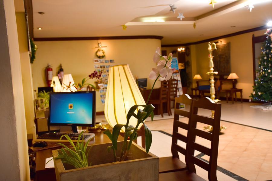 Ratnaloka Tour Inns Ratnapura Exterior photo