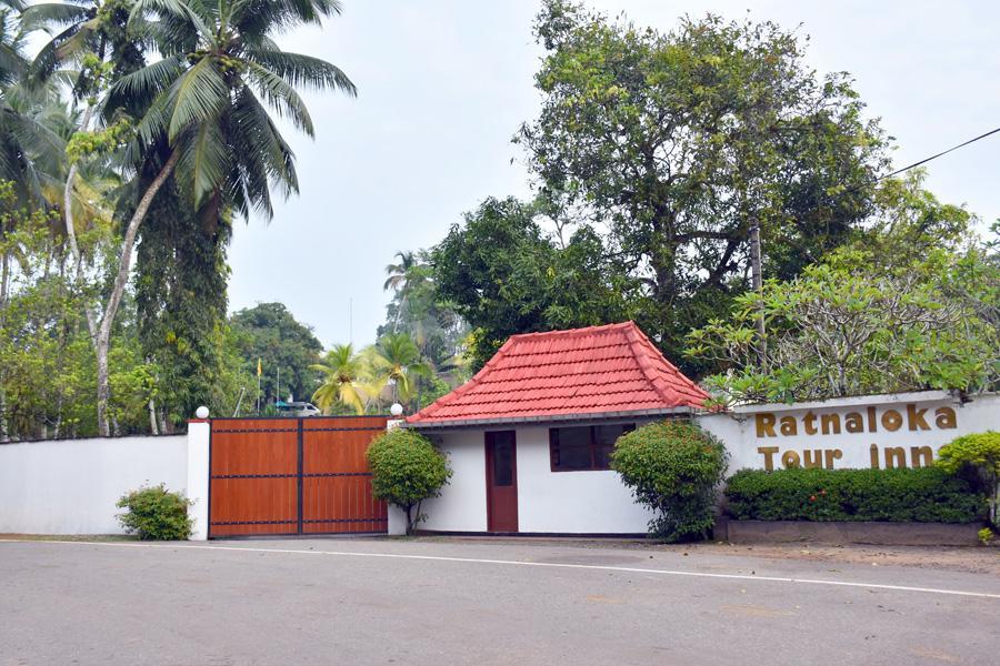 Ratnaloka Tour Inns Ratnapura Exterior photo