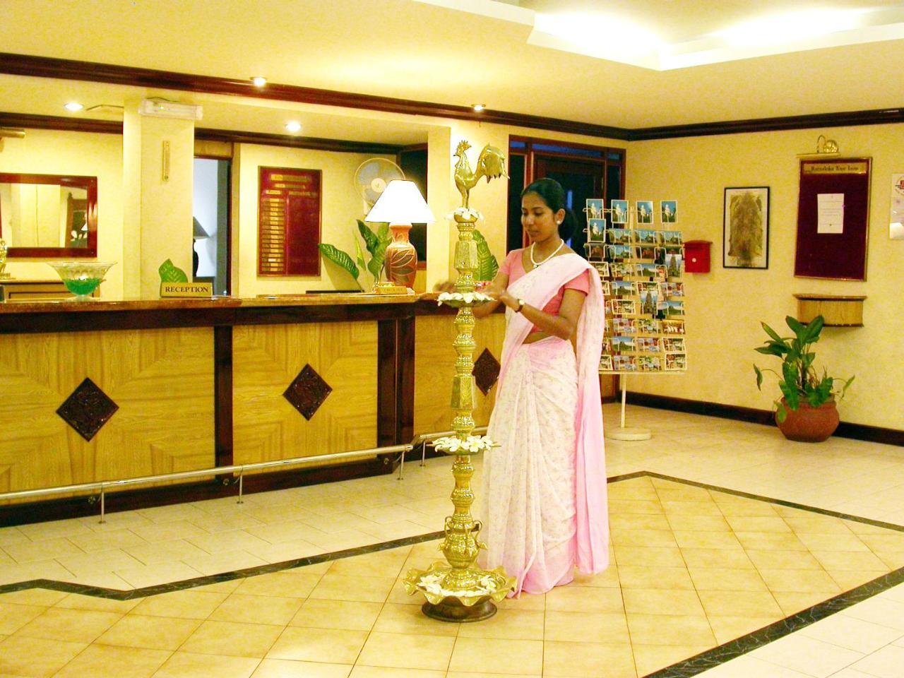 Ratnaloka Tour Inns Ratnapura Exterior photo