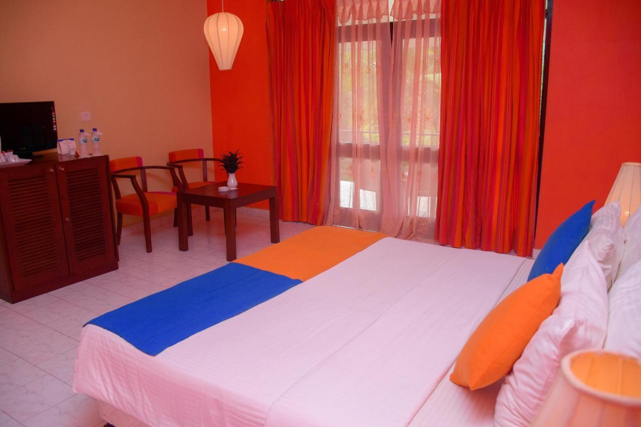 Ratnaloka Tour Inns Ratnapura Exterior photo