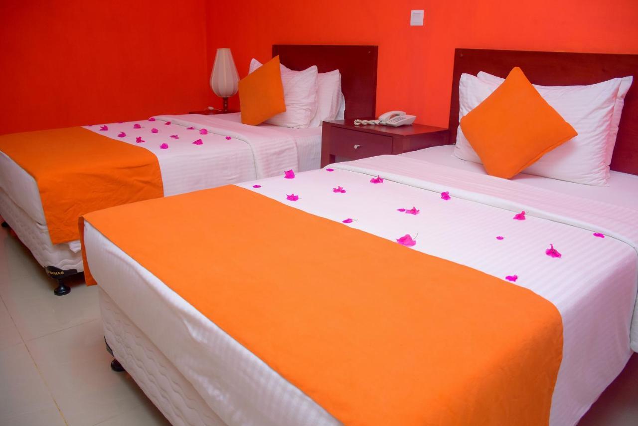 Ratnaloka Tour Inns Ratnapura Exterior photo